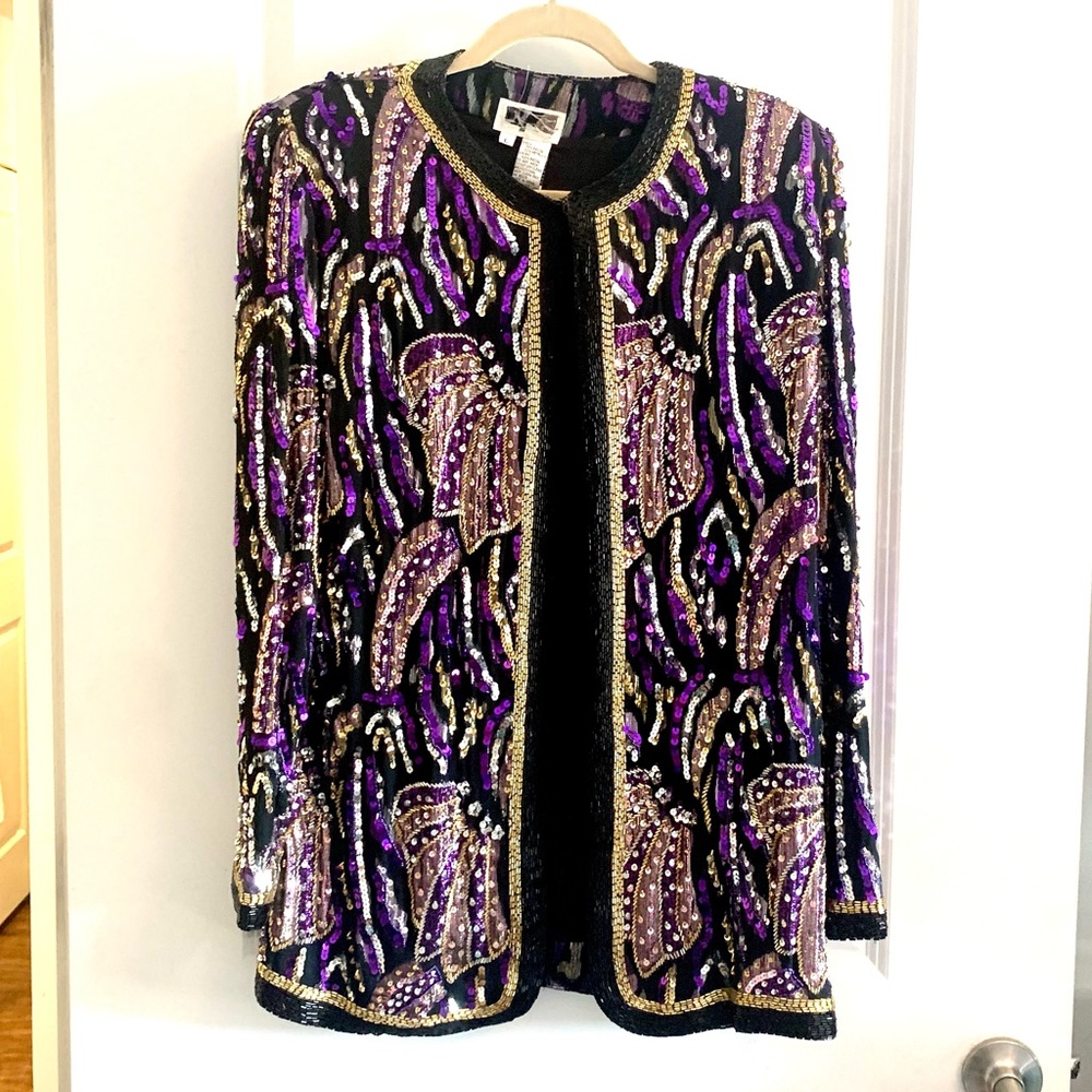 Vintage long sleeved jacket. Size large, brand unknown